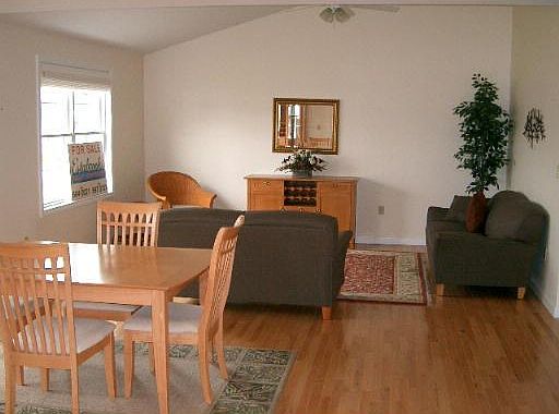 3rd image of 33 Bell Dr