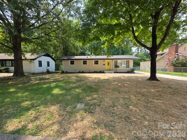 1501 Vancouver Dr, Charlotte, NC 28213