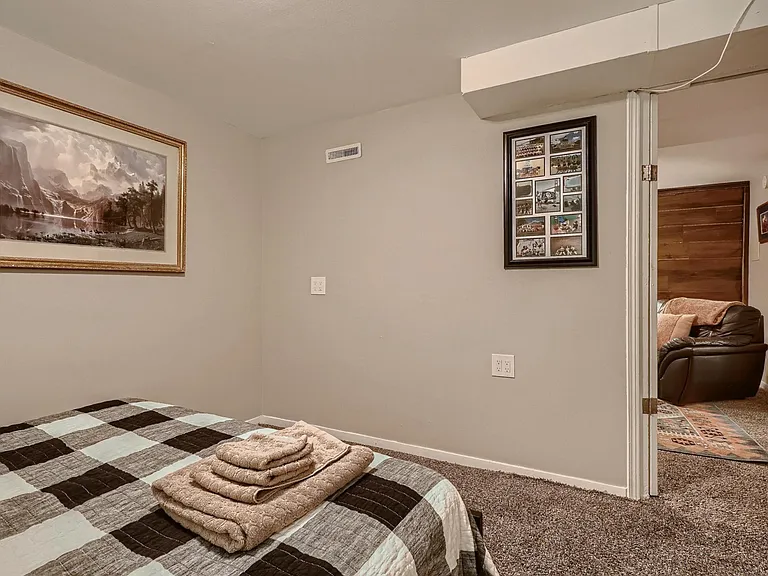 1405 S Depew St — Photo 25