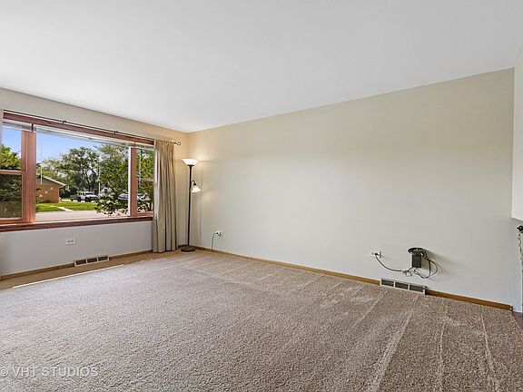 4th image of 7518 Lockwood Ave