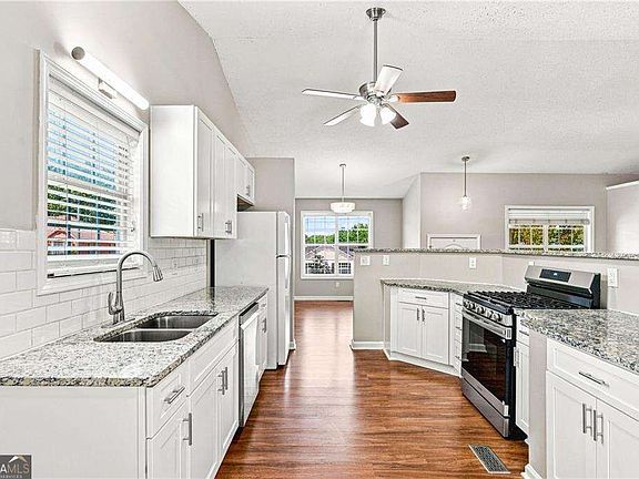 2nd image of 57 Hickory Leaf Ln