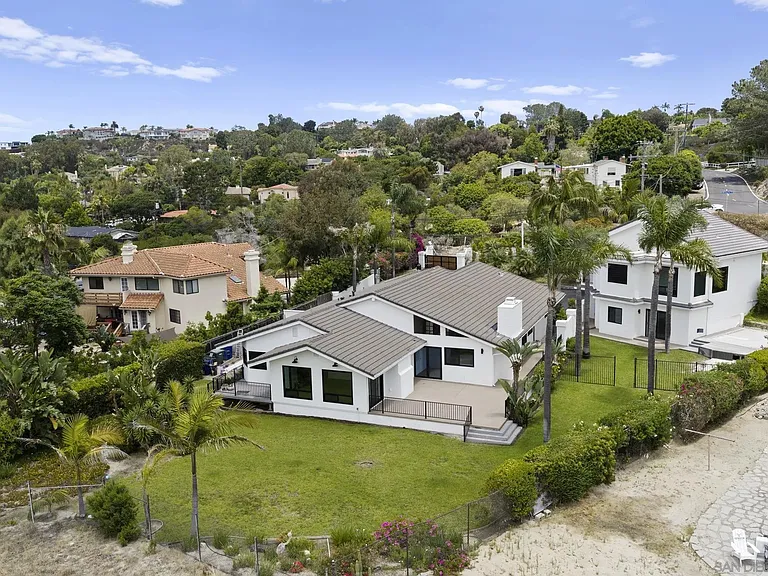 683 Marine View Ave — Photo 23