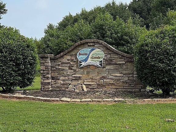 3rd image of 39 Midway Dr