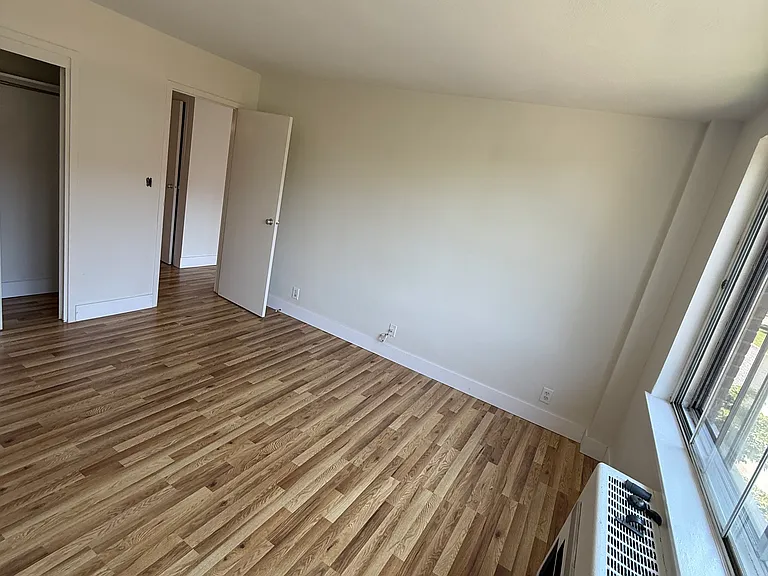 1000 East Ave #204 — Photo 14