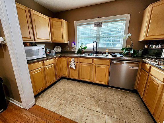 4th image of 60 Mountain View Ln