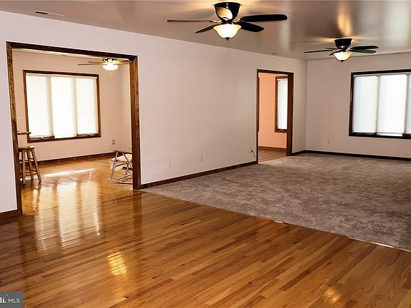 3rd image of 38272 Clover Ln