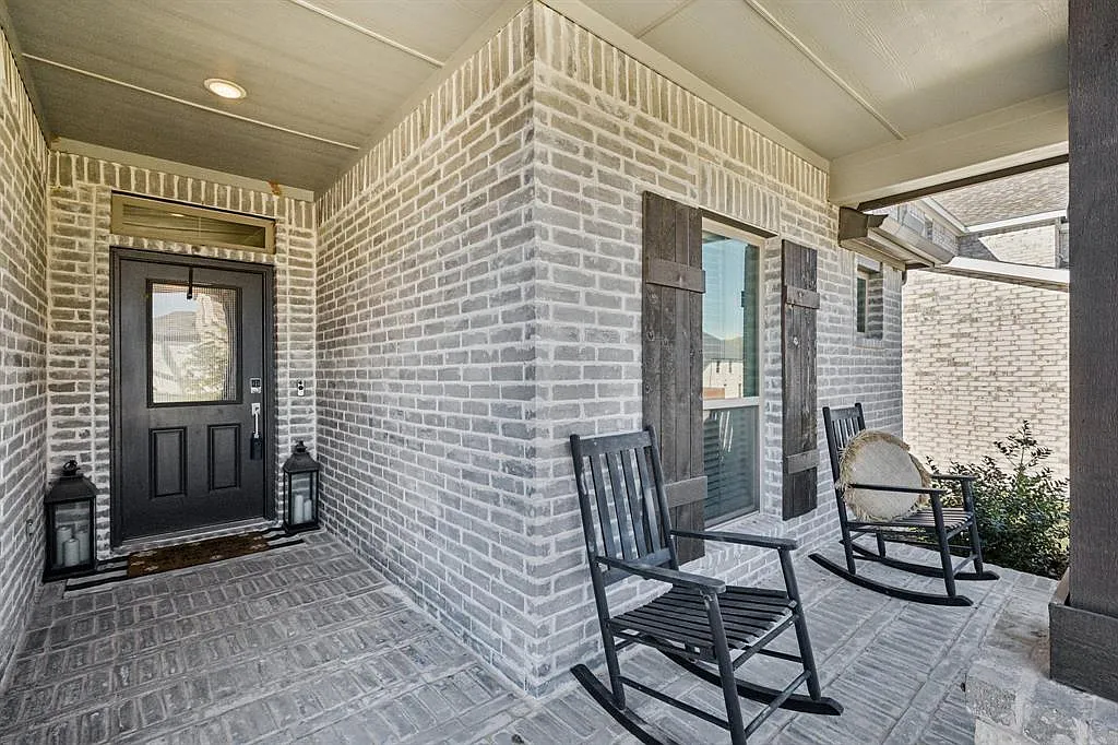 3 bed, 1977 sqft, $2,300 — Photo 2