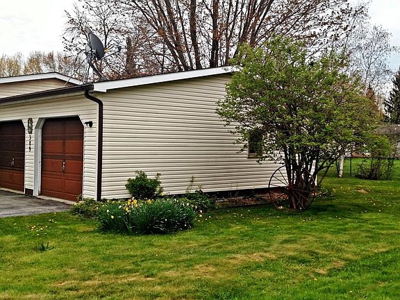 2nd image of 309 W Evergreen Ln