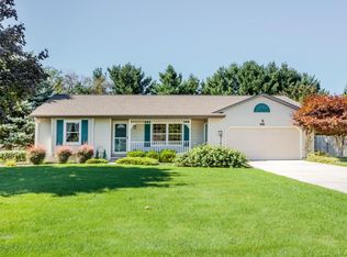 11455 Hunters Meadow Dr, Allendale, MI 49401
