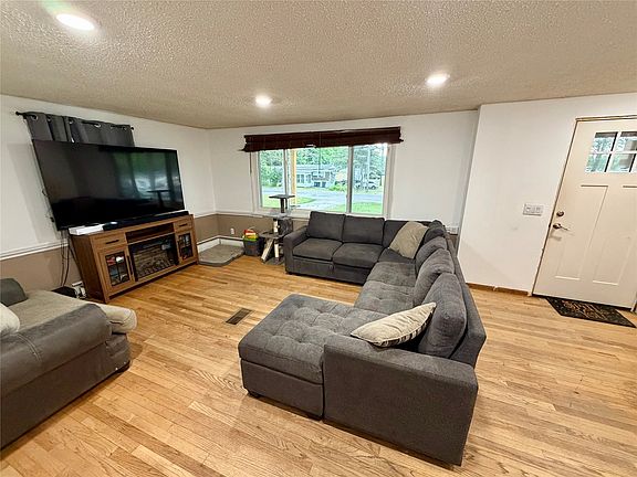 4th image of 16 Gould Rd