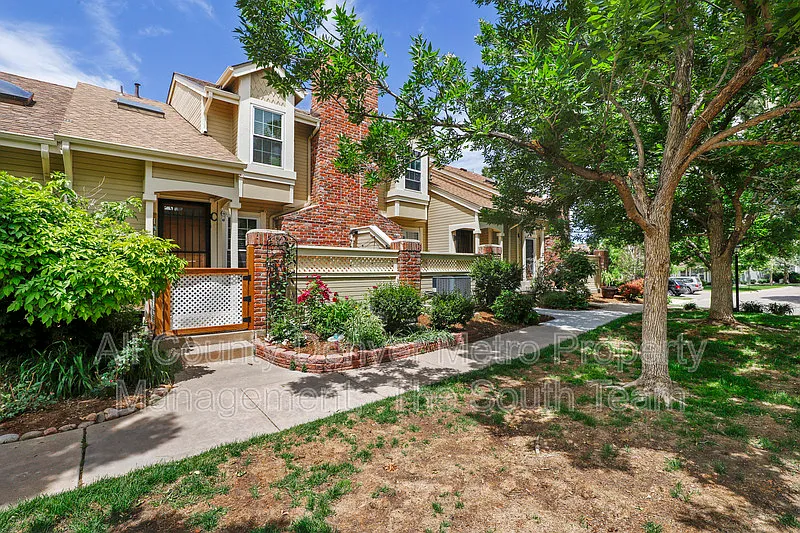 2 bed, 1.5 bath, 1076 sqft, $2,490 — Photo 1