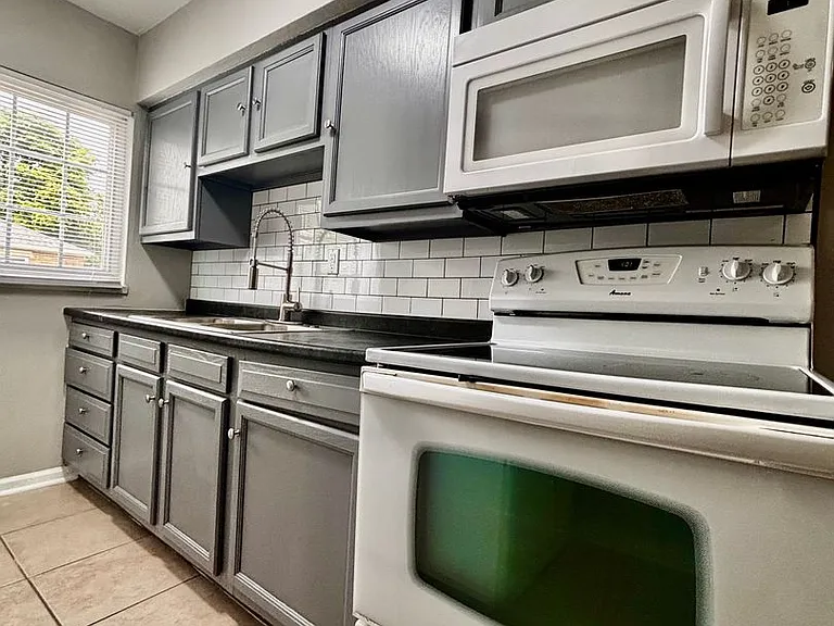 523 Hadley Avenue — Photo 4