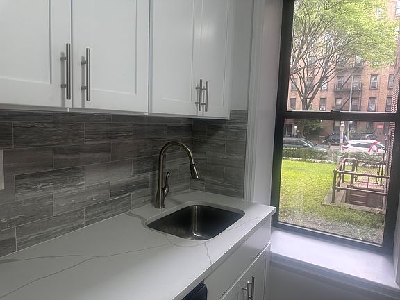 4th image of 11865 Metropolitan Ave APT 1D