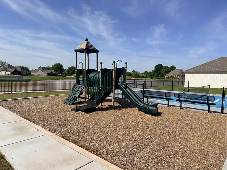2908 S Redwood Ave — Photo 40