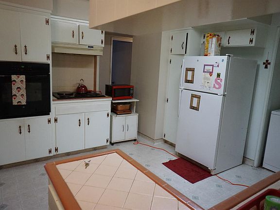 4th image of 3986 N Pacific Ave