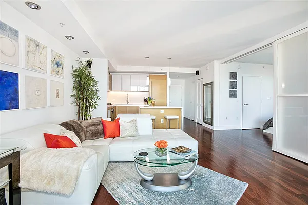Sold by Keller Williams City Life Realty | media 6