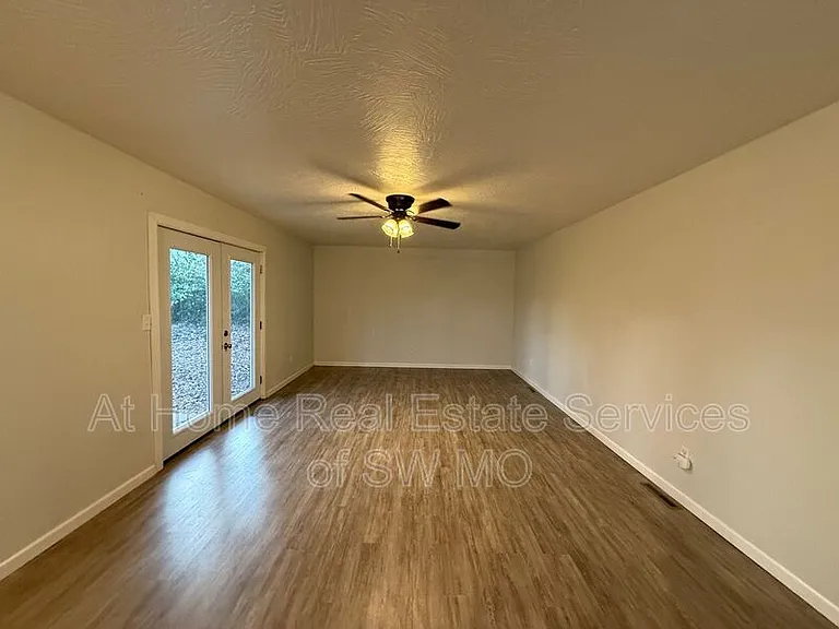 2734 E Cragmont St — Photo 2
