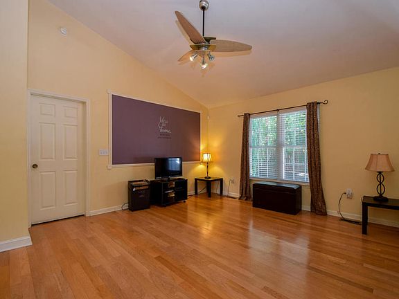 3rd image of 4714 Meadow Crossing Ln NE