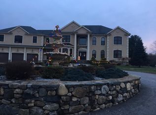 9 Esther Pond Ln, East Lyme, CT 06333