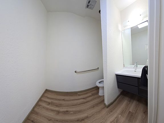 2nd image of 5170 E Huntington Ave