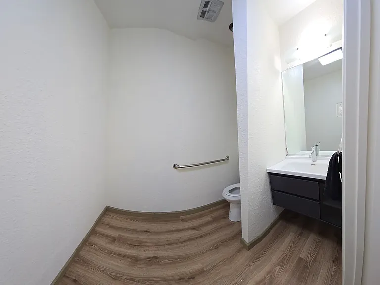 5170 E Huntington Ave — Photo 2