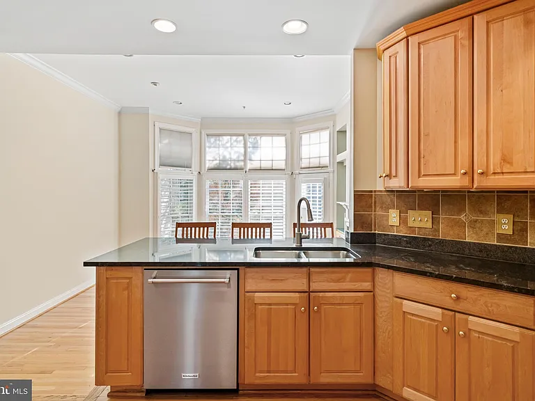 5237 Bessley Pl — Photo 41