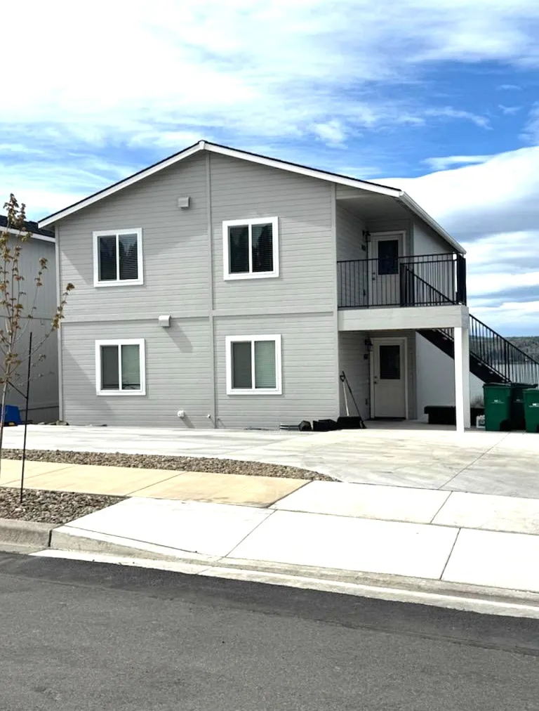 2 bed, 912 sqft, $1,350 — Photo 1