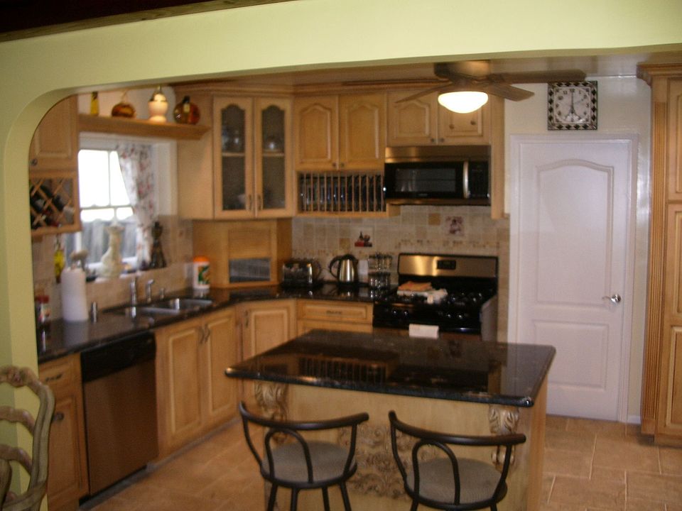2nd image of 5066 Topanga Canyon Blvd