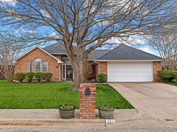 111 Driftwood Ln, Waxahachie, TX 75165