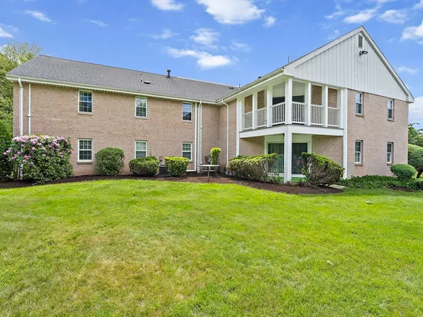 41 Jessica Dr APT E, Stoughton, MA 02072