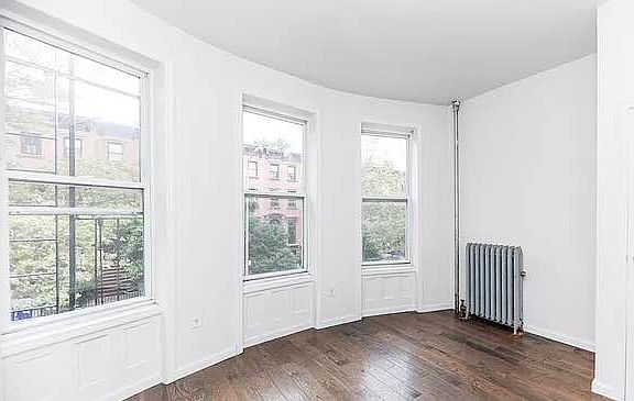 2nd image of 204 Macdonough St APT 3A