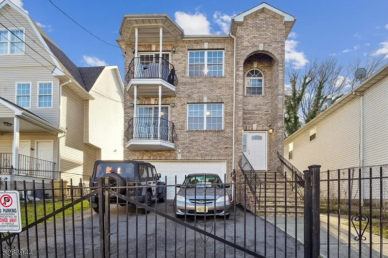 354 7Th Ave photo 1