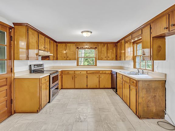 4th image of 824 Carter Blake Rd