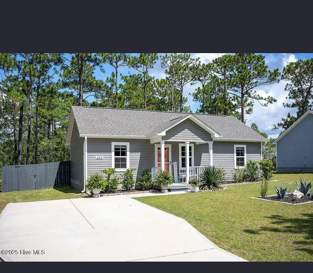 2 bed, 836 sqft, $1,700 — Photo 2