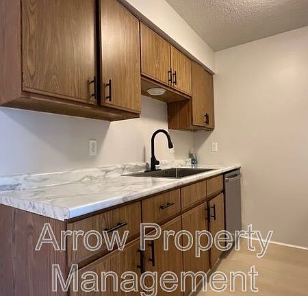 2nd image of 539 N 24th St Unit 10