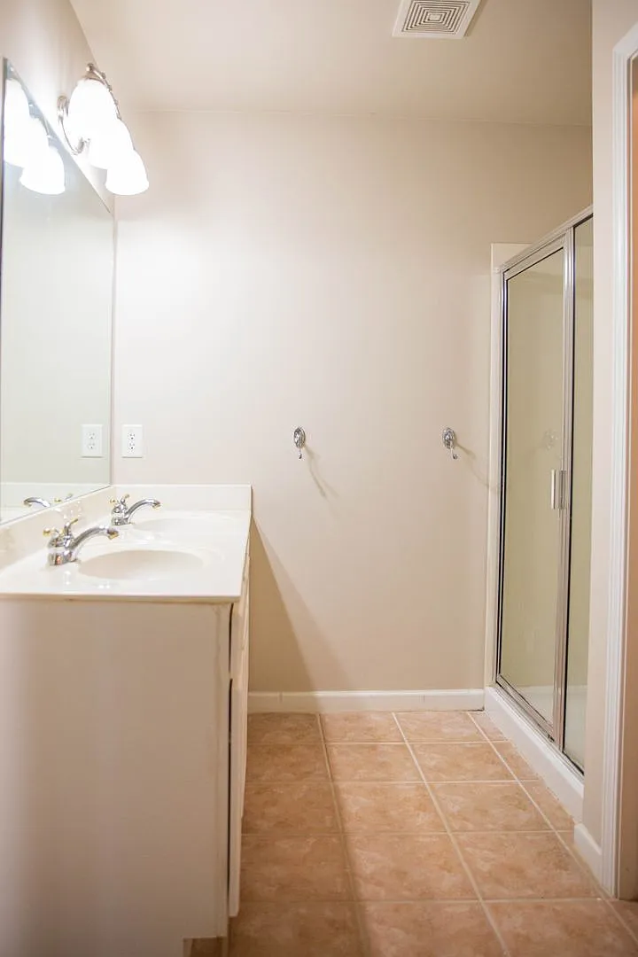 Beautiful Townhome in Duluth! — Photo 4