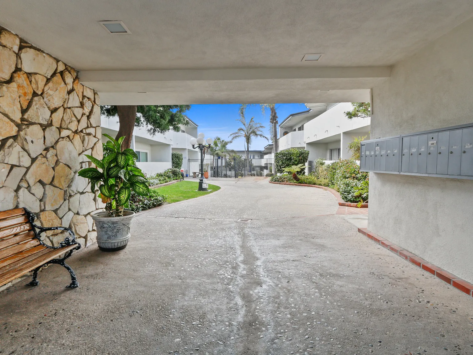 343 Palos Verdes — Photo 3