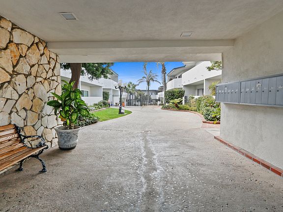 3rd image of 343 Palos Verdes Blvd APT 11