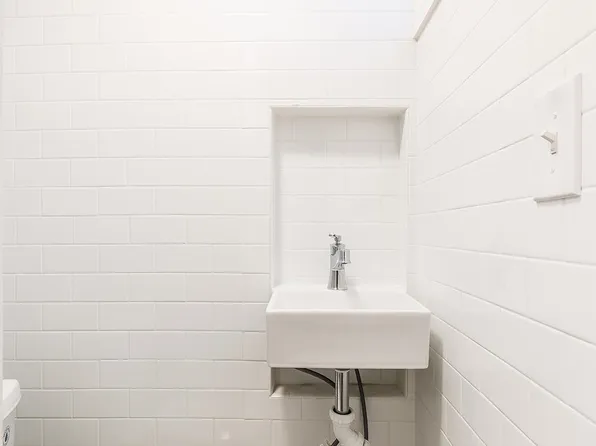 194 Hopkins Avenue image 12 of 21