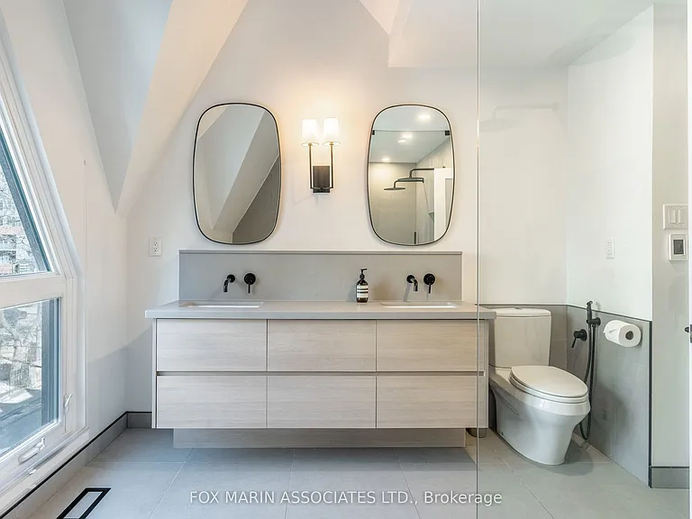 61 McGill St — Photo 32