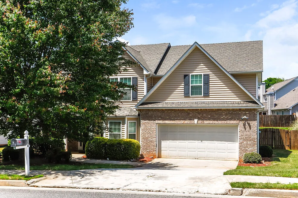 4 bed, 2.0 bath, 2444 sqft, $2,420 — Photo 1