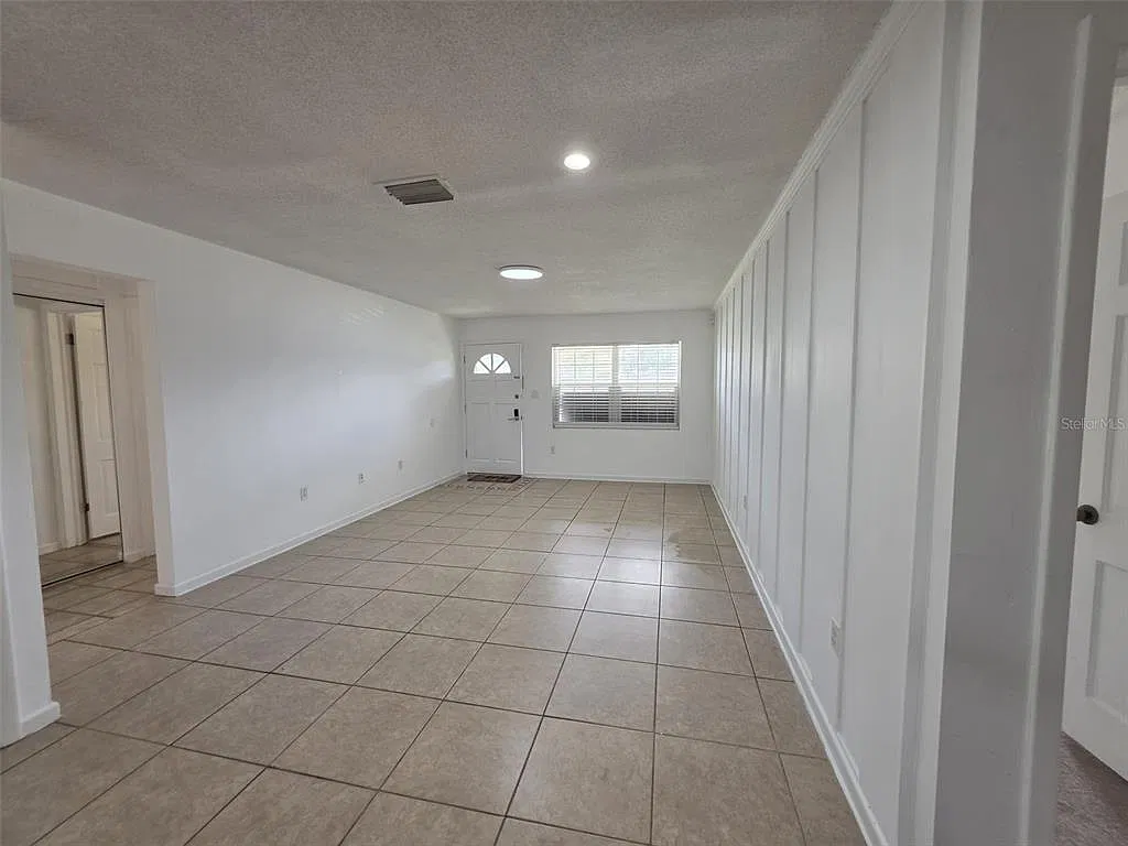 3 bed, 2.0 bath, 1320 sqft, $2,300 — Photo 3