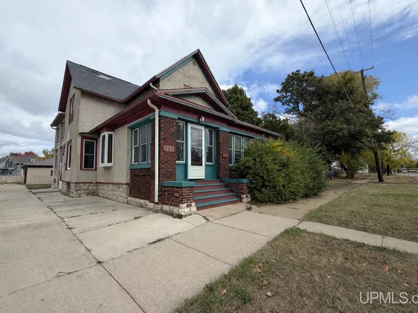 714 14th Ave, Menominee, MI 49858