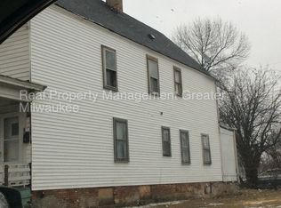 2370 N 9th St, Milwaukee, WI 53206