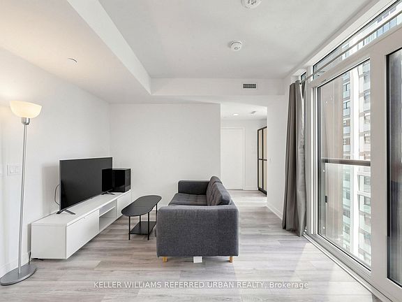4th image of 238 Simcoe St #2403
