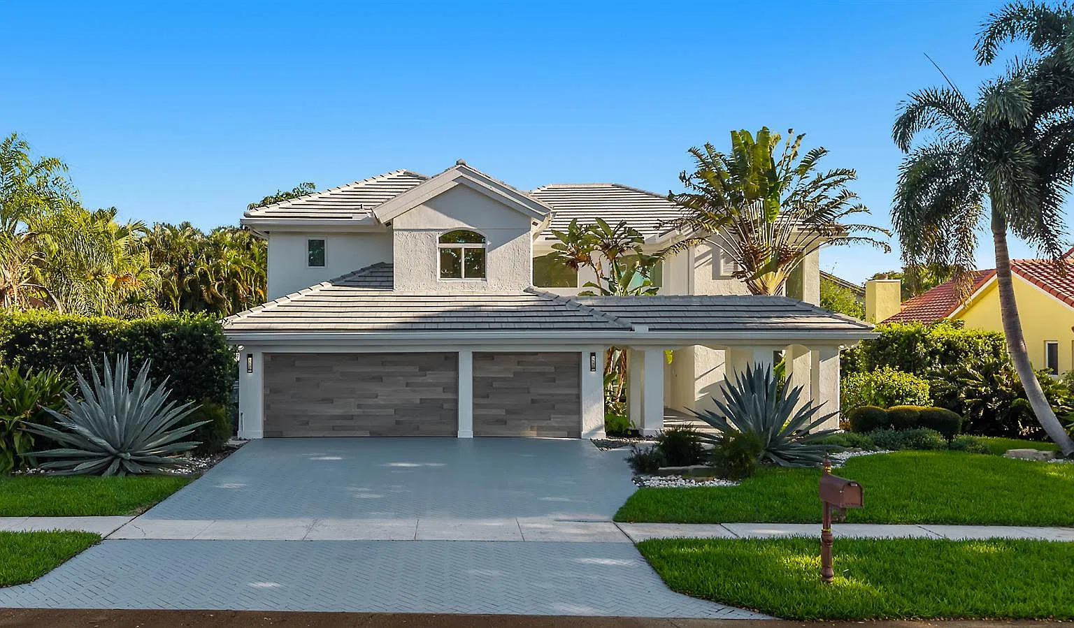 5 bed, 3750 sqft, $13,500 — Photo 1