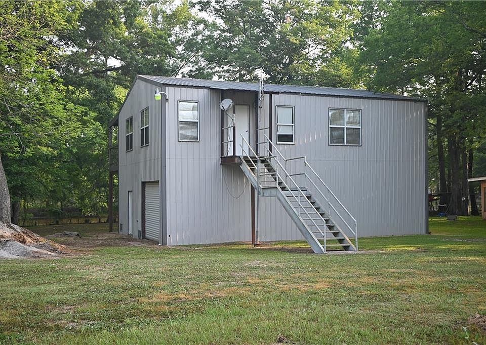 1st image of 305 Pecan Dr