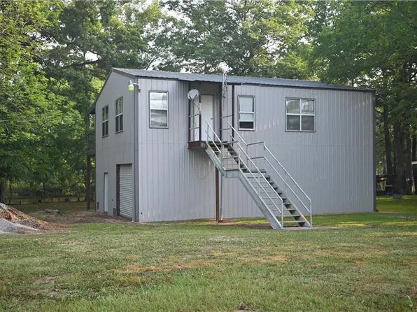 305 Pecan Dr, Marksville, LA 71351