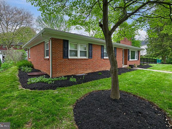 3rd image of 43 Oak Ln