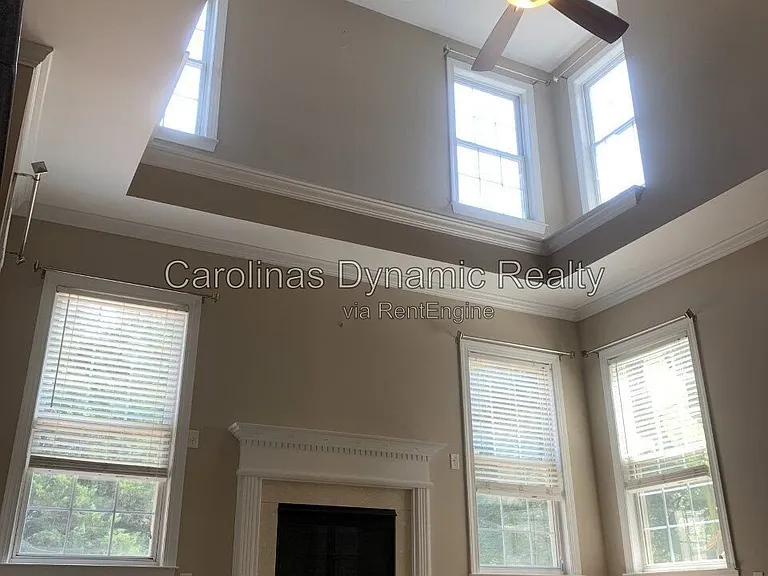 605 Queenswater Ln — Photo 33